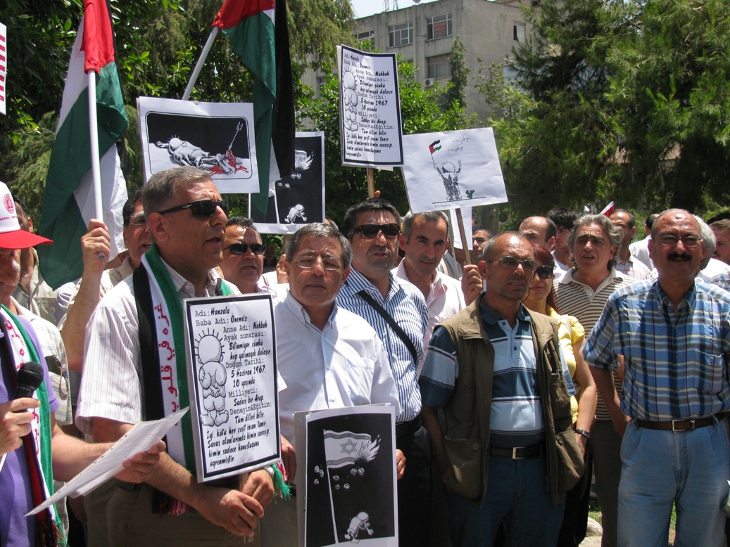 İSKENDERUNDA VE FİLİSTİNE YARDIM GÖTÜREN FİLOYA YAPILAN SALDIRILARI KINIYORUZ