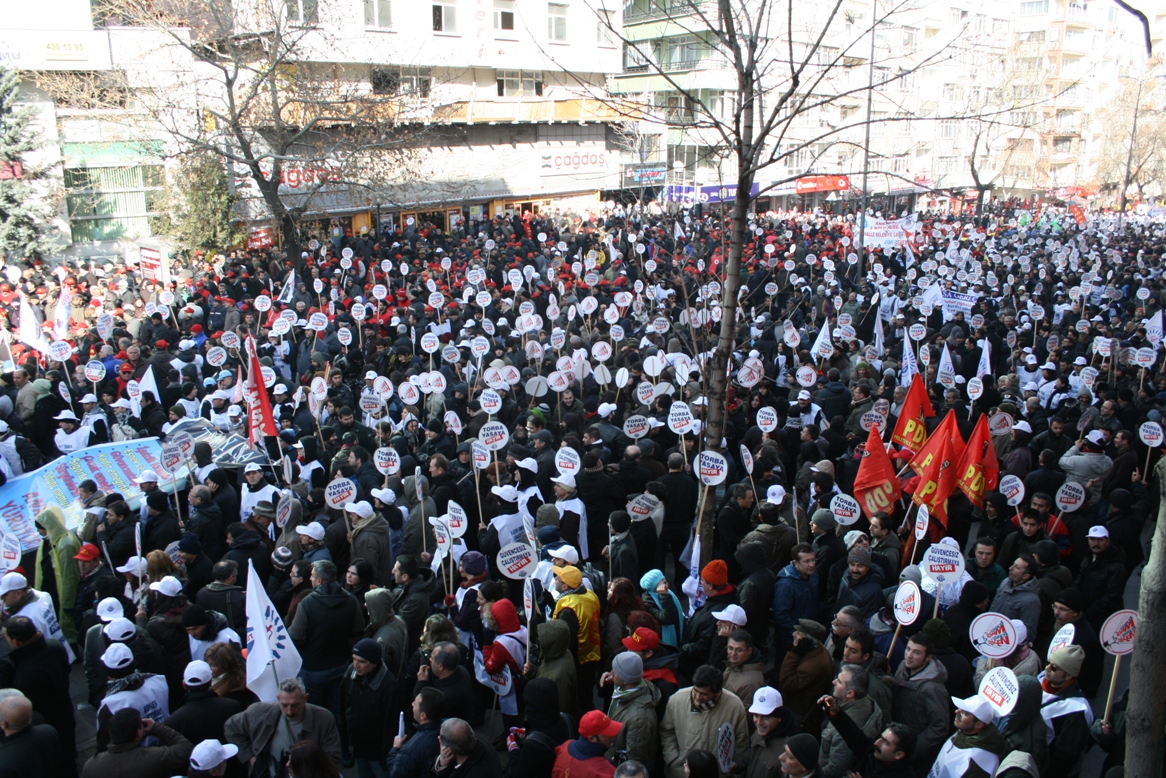 AKP İKTİDARININ ŞİDDETİNE, POLİS DEVLETİ GİRİŞİMLERİNE TESLİM OLMAYACAĞIZ!