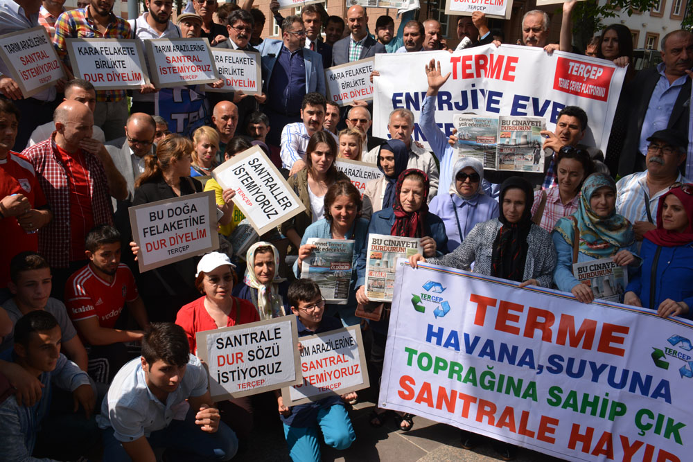 ÇEVRE VE ŞEHİRCİLİK BAKANLIĞI ÖNÜNDE "TERME" PROTESTOSU