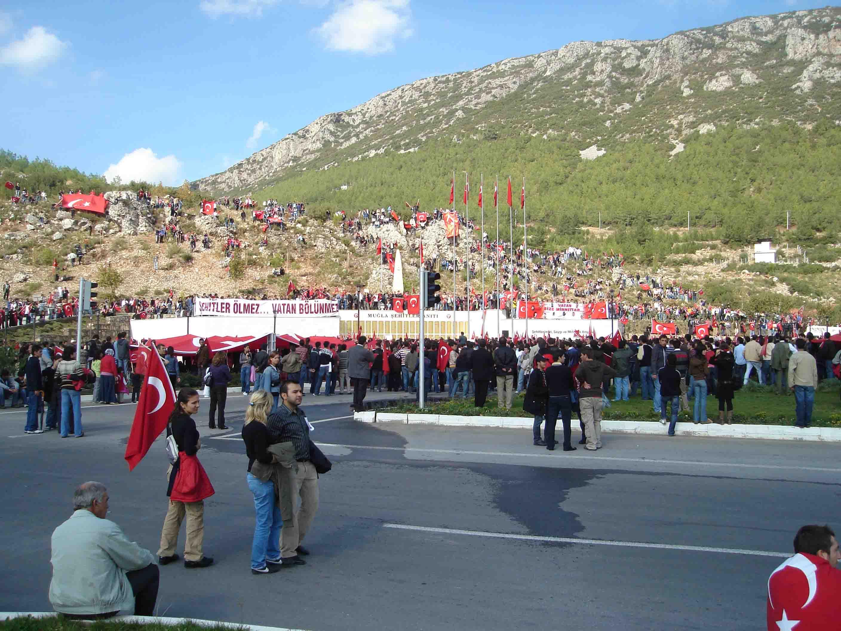 ŞEHİTLERİ ANMA, TERÖRÜ KINAMA MİTİNGİ'NE KATILDIK