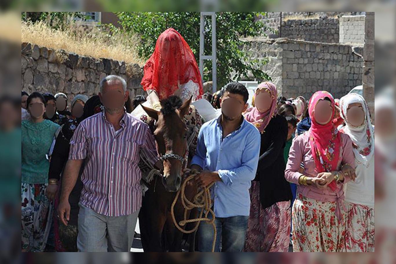 INDEPENDENT TÜRKÇE: GENÇ KIZLAR, KENTE GÖÇ ETMEYİ EVLENME ŞARTI OLARAK ÖNE SÜRÜYOR: ERKEKLER AİLE KURAMIYOR, KÖYLER BOŞALIYOR- 20 MAYIS 2021